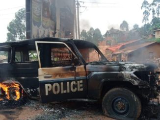 jeeps de la police incendiées