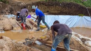 es creuseurs dans le site minier