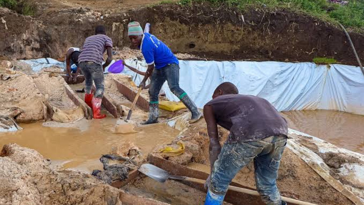 es creuseurs dans le site minier