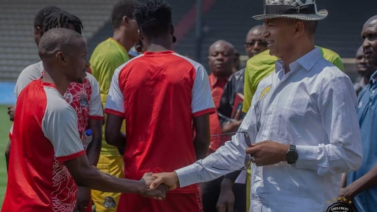 Linafoot D1 : Les corbeaux de TP Mazembe reçoivent la visite du président Moïse Katumbi à l'entraînement 1 Linafoot D1 : Les corbeaux de TP Mazembe reçoivent la visite du président Moïse Katumbi à l’entraînement