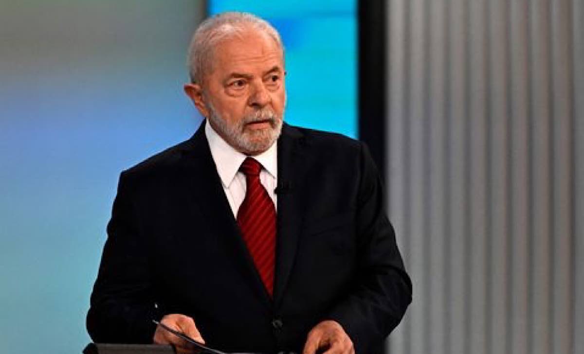 Brésil: Lula, élu président, un retour historique
