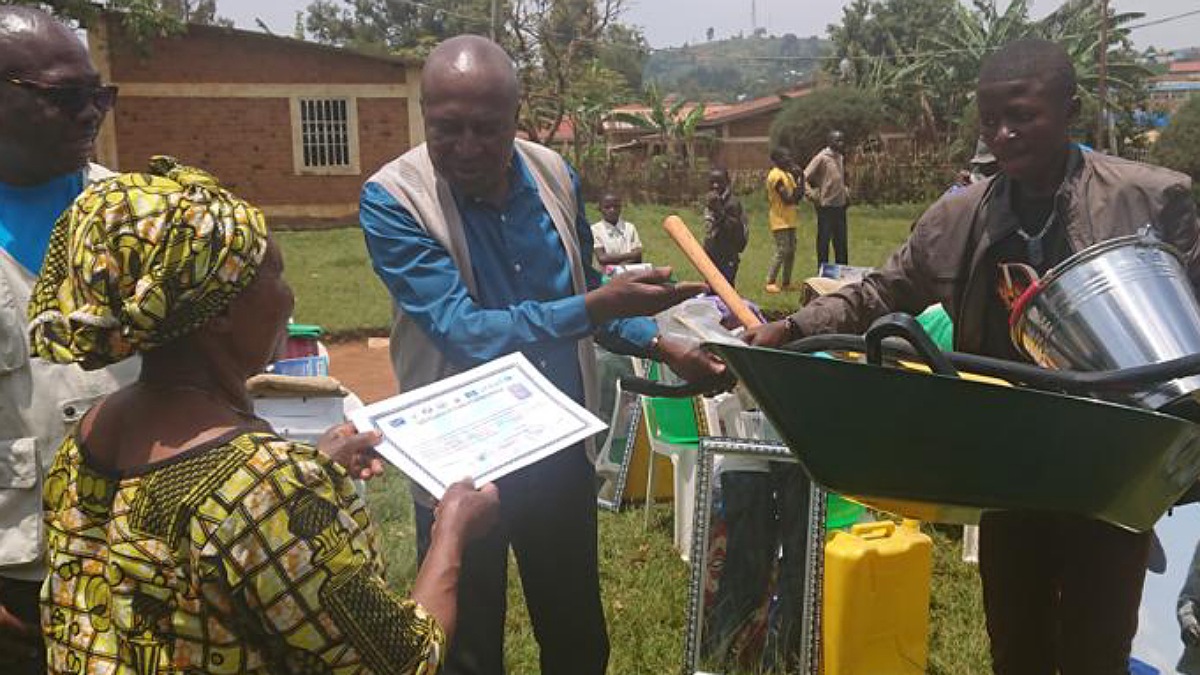 Sud-Kivu : Une trentaine des jeunes reçoivent des kits après une formation dans diverses filières en métier