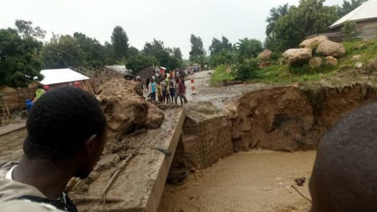 après de fortes pluies, la RN2