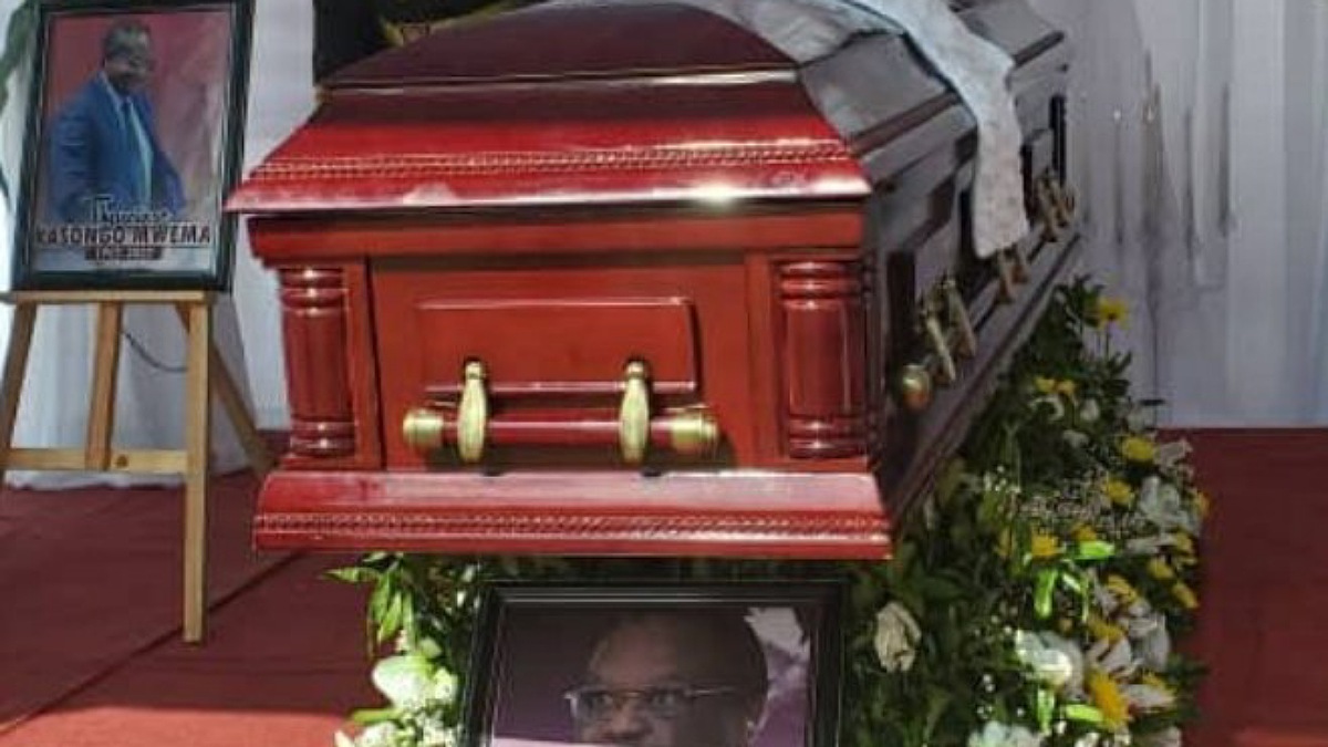 RDC : L'ancien porte-parole du chef de l'État admis dans l'ordre national Kabila-Lumumba au grade de grand officier 1 RDC : L’ancien porte-parole du chef de l’État admis dans l’ordre national Kabila-Lumumba au grade de grand officier