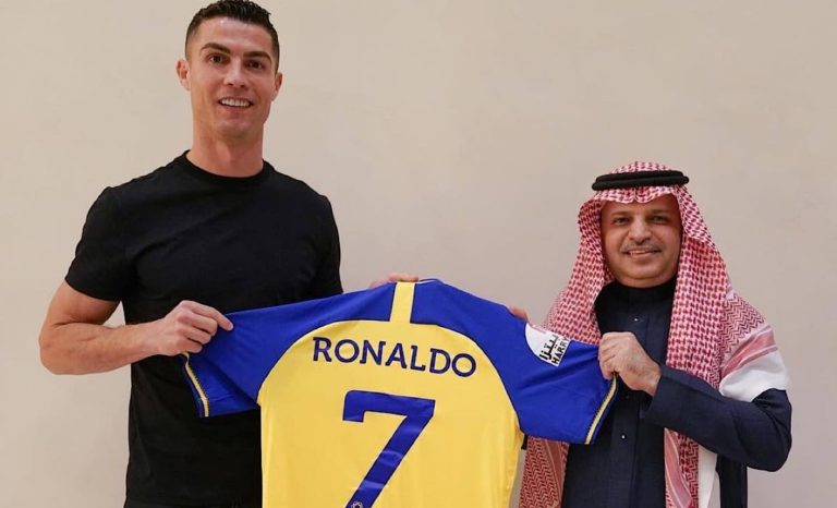 Cristiano Ronaldo signe avec le club saoudien Al-Nassr