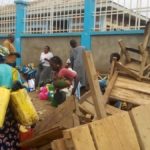 vendeuses déguerpies dans une rue près de la prison centrale