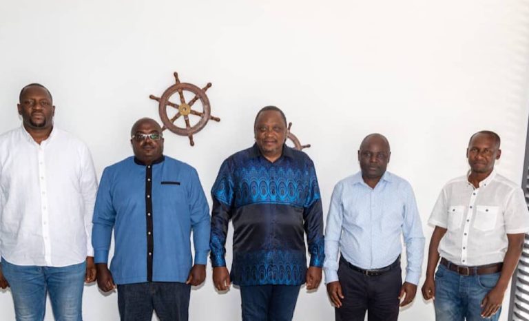 Uhuru Kenyatta avec une délégation du M23