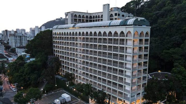 cimetière vertical du monde au brésil