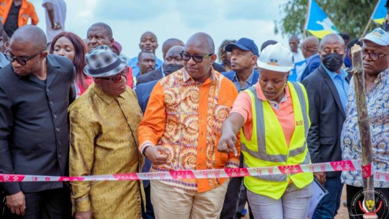 Kinshasa Sama Lukonde inspecte l