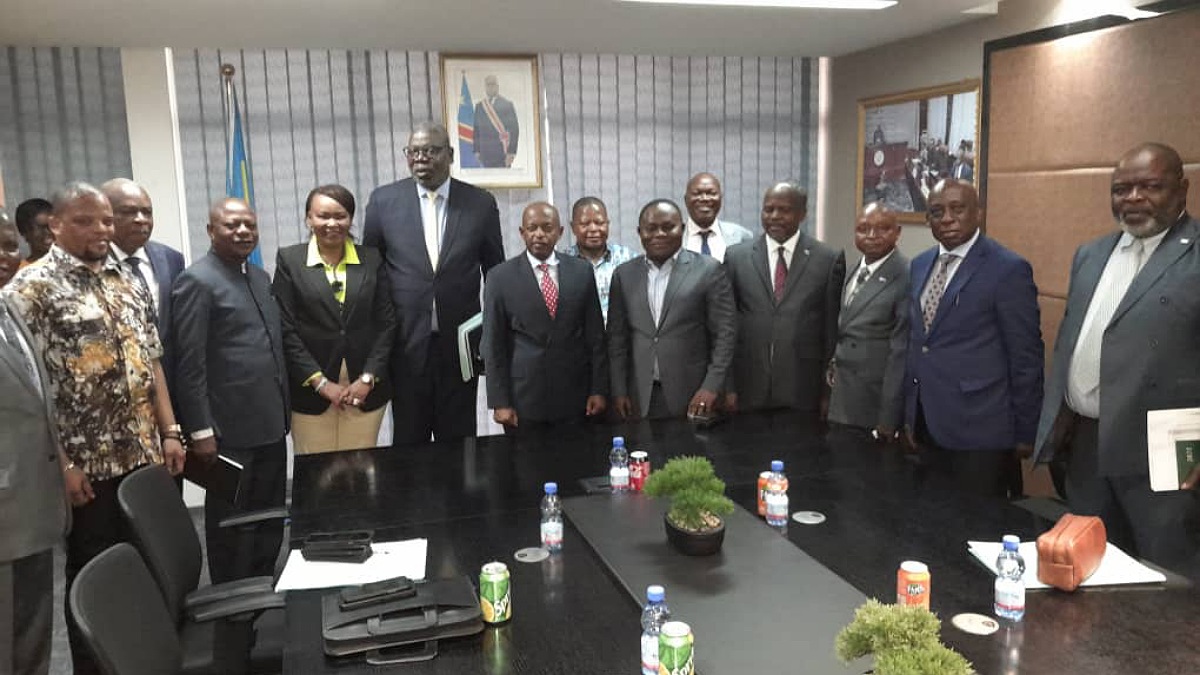 délégation officielle du Kasaï et le ministre Adrien Bokele