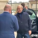 Vladimir Poutine en voiture en Ukraine