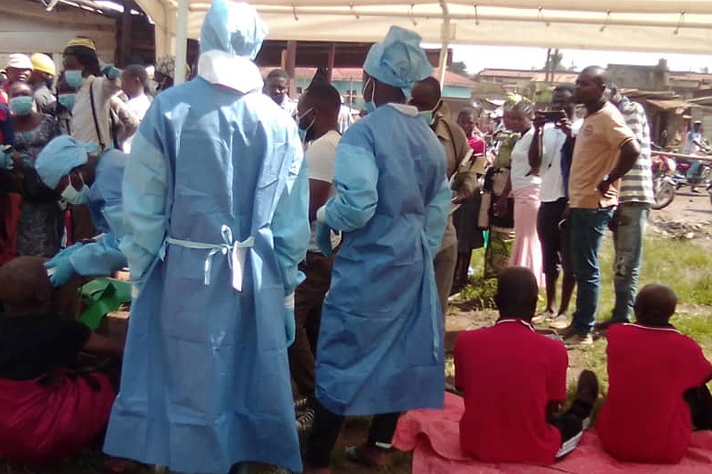 Les artistes fêtent la journée mondiale de l'art au côté des malades mentaux beni