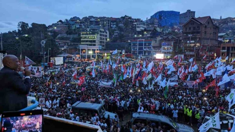 RDC A Bukavu, Vital Kamerhe promet de tout faire pour baisser le taux du dollar américain