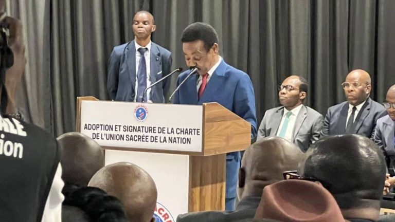 une union sacrée dans les faits et les actions