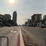 Kinshasa au jour du sit-in de l'opposition, la police a barricadé les abords du siège de la CENI