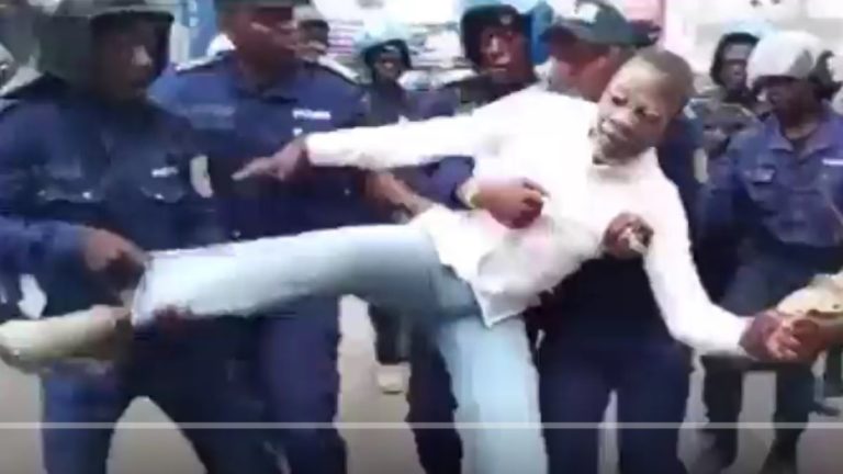 Actualités de Kinshasa : Interpellation de Mike Mukebayi et Bienvenu Matumo lors de la Marche de l'Opposition