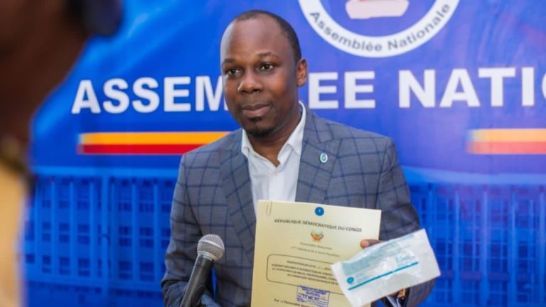 député Bernard Kayumba propose une loi interdisant la consommation d'alcool et stupéfiants en milieu professionnel et d'enseignement