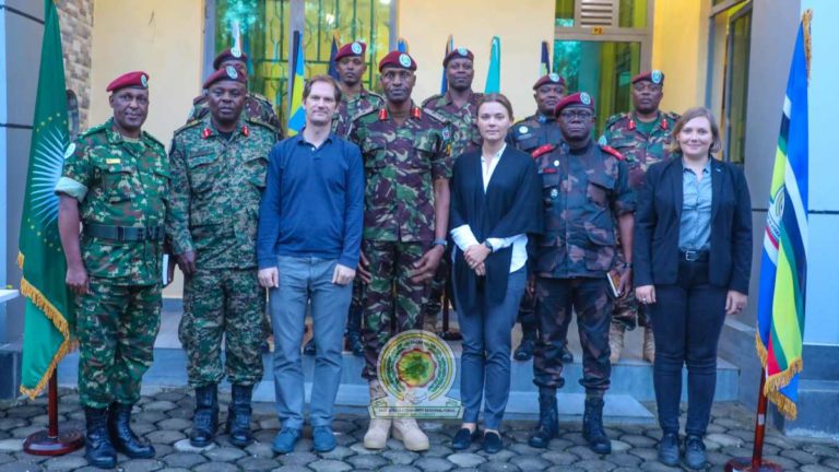 L'UE rencontre l'EAC RF