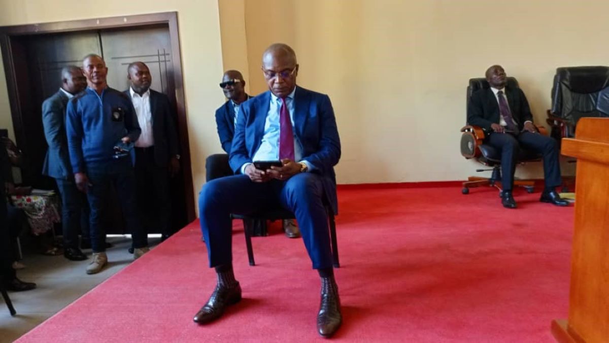 Gentiny Ngobila Reste en Poste