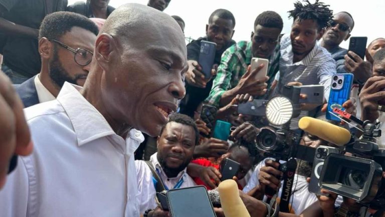 candidat Président Martin Fayulu vient de voter à l'Athénée de la Gombe Kinshasa