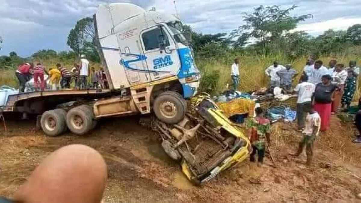 Haut-Katanga Collision Mortelle Entre un Camion et un Mini-Bus
