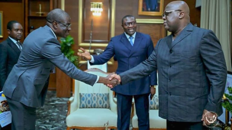 Sino-Congolais avec le directeur de l'APCSC