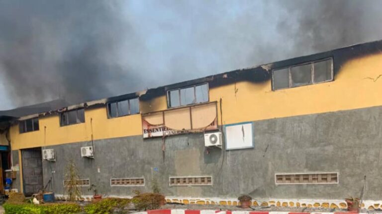 Kisangani Dépôt de médicaments CAMEKIS détruit par un incendie