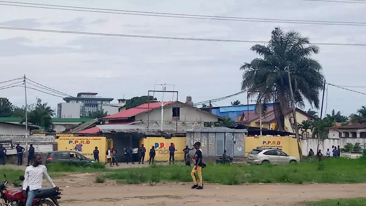 Kinshasa: Un siège du PPRD incendié à Limete 6ème rue par les militants de l’UDPS