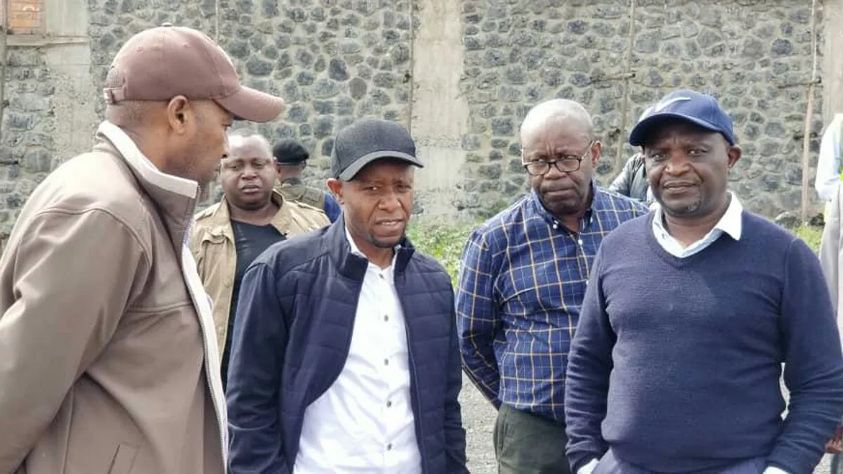 Nord Kivu: sous une forte pluie, le gouverneur Carly Nzanzu Kasivita visite les chantiers routiers de la ville de Goma.