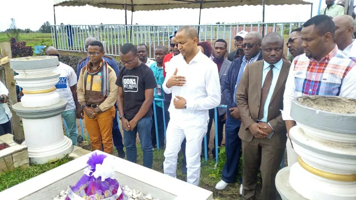 Goma: Katumbi dépose une gerbe de fleur sur la tombe de l’activiste Luc Nkulula de la Lucha