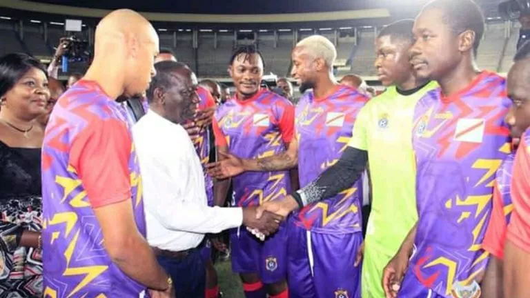 Sylvestre Ilunga et les joueurs de léopards