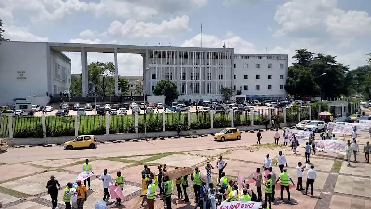 Kinshasa : les partisans de Atou Matoubuana et un groupe des jeunes du PPRD se sont affrontés devant le palais de justice