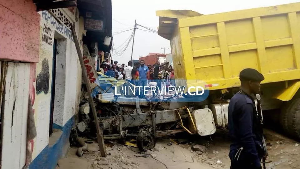 RDC – accident de la route à Kinshasa : consterné, F. Tshisekedi instruit le gouvernement et le gouverneur Ngobila de diligenter une enquête