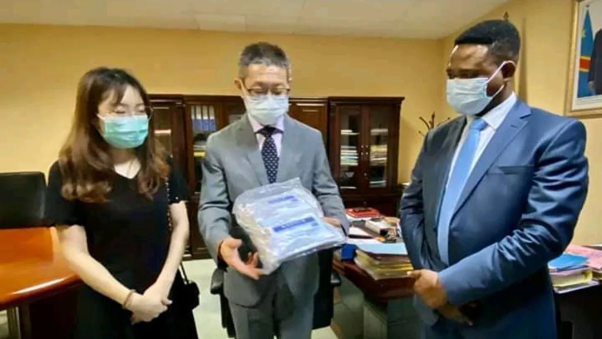 Covid-19 : la société HUAWEI a remis un lot de 12.000 masques à la présidence