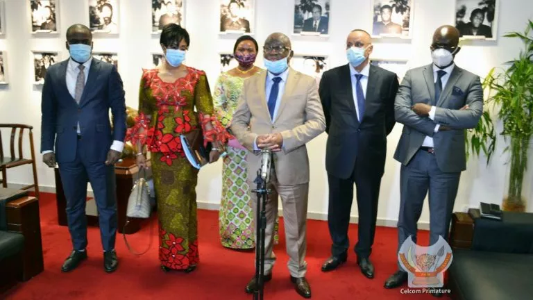 Le gouvernement invite les provinces à négocier avec les associations des transporteurs