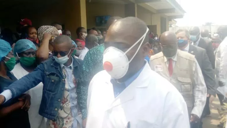 la remise des kits et matériels à l'hôpital St Joseph