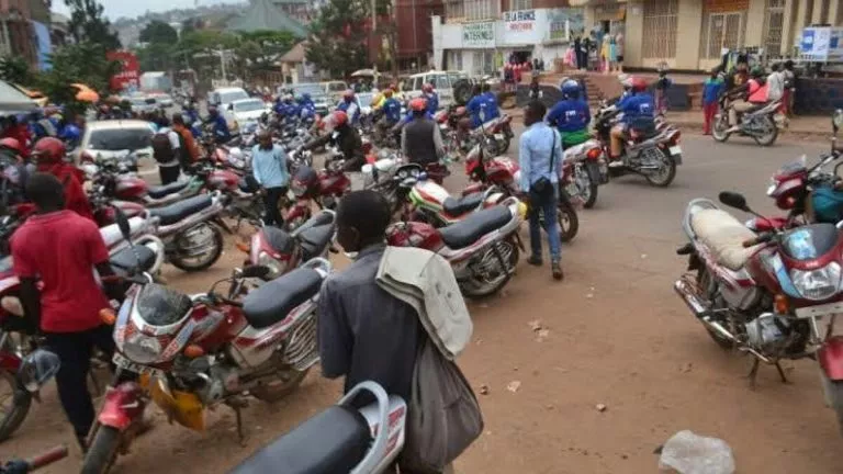 Bukavu : Un motocycliste meurt après s’être percuté par un gros camion