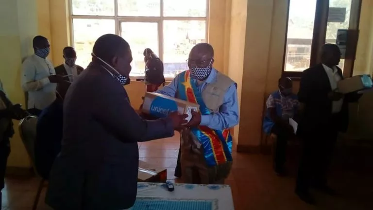 L'UNICEF remet 16000 masques et 10735 livrets aux écoliers de Butembo