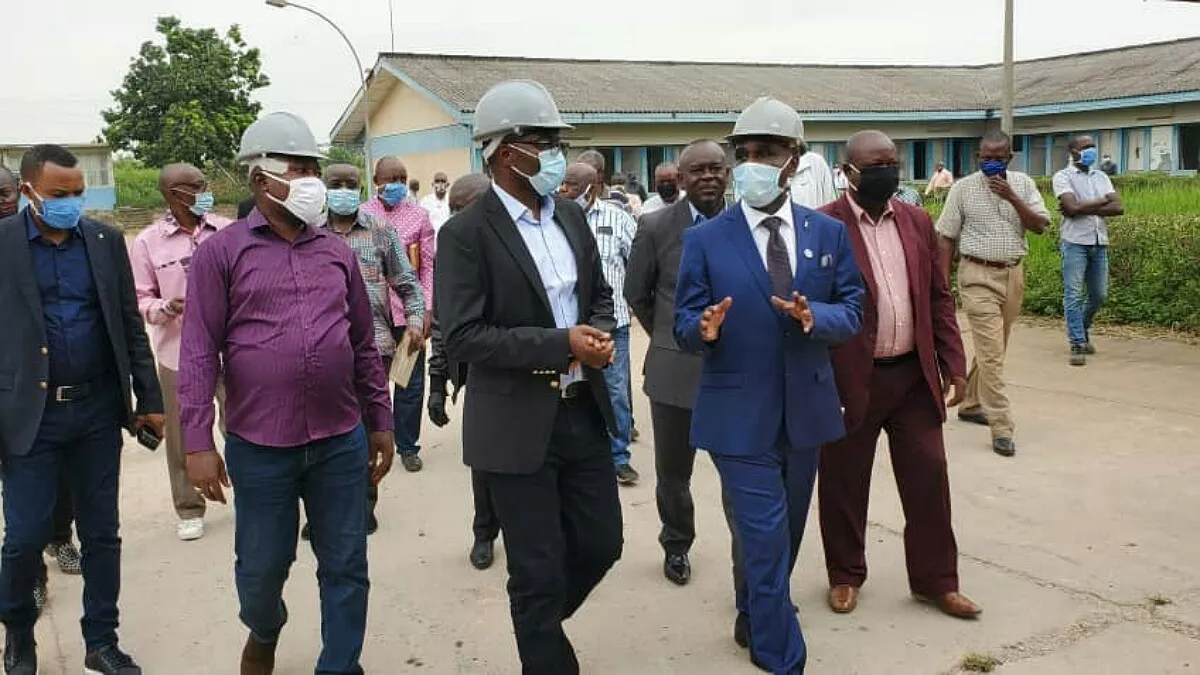 RDC : Le ministre de l’industrie a effectué une visite d’évaluation à la cimenterie Nationale (CINAT) à Kimpese