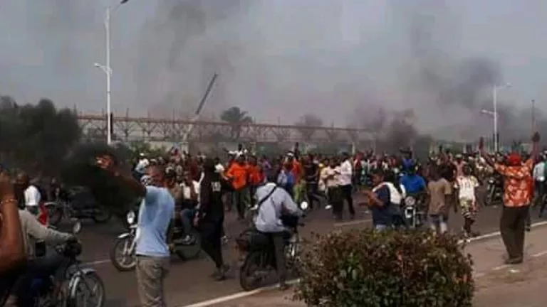 millitants udps au palais du peuple