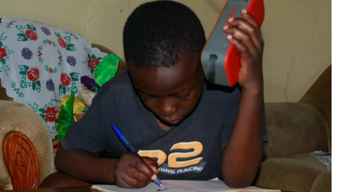 Sud-Kivu : Des élèves plaident pour le maintien du programme de l’enseignement à distance