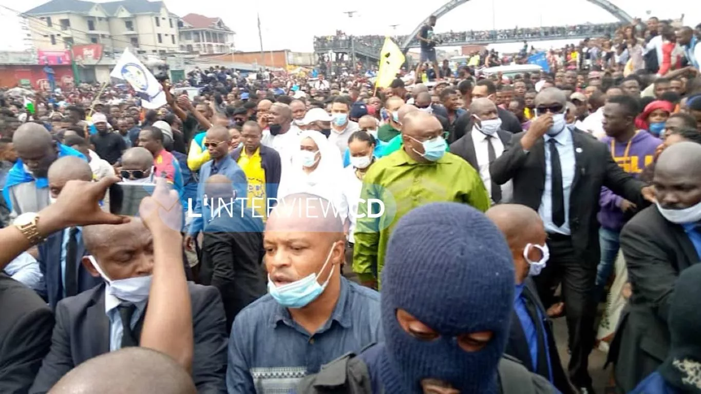 Marche Lamuka : encadré par la police, JP Bemba quitte la Tshangu et se dirige vers le Boulevard Triomphal