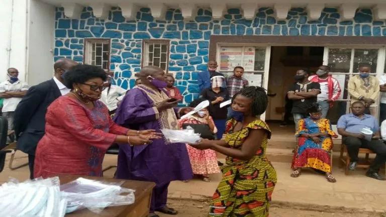 Sud-Kivu : Les enseignants et directeurs d’écoles reçoivent des masques de protection en