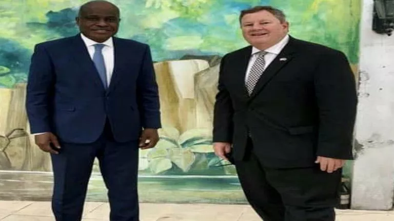 Mike Hammer échange avec Martin Fayulu