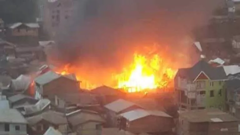 maisons parties en fumée à Nyakaliba