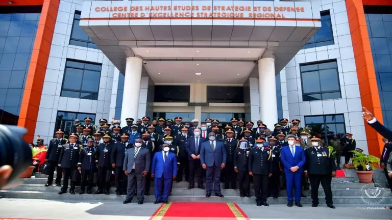 Félix Tshisekedi a remis des diplômes à 116 lauréats formés au CHESD
