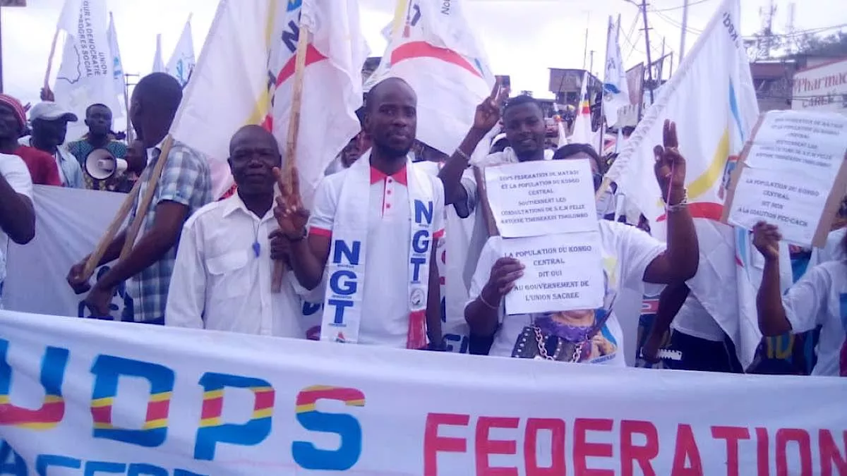 Marche de soutien aux consultations : plusieurs militants de l’UDPS sur la place Belvédère à Matadi