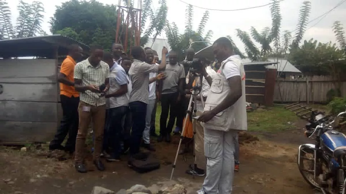 Nord-Kivu : Les journalistes de Beni réconfortent la famille de leur confrère enlevé par les ADF à Nzenga