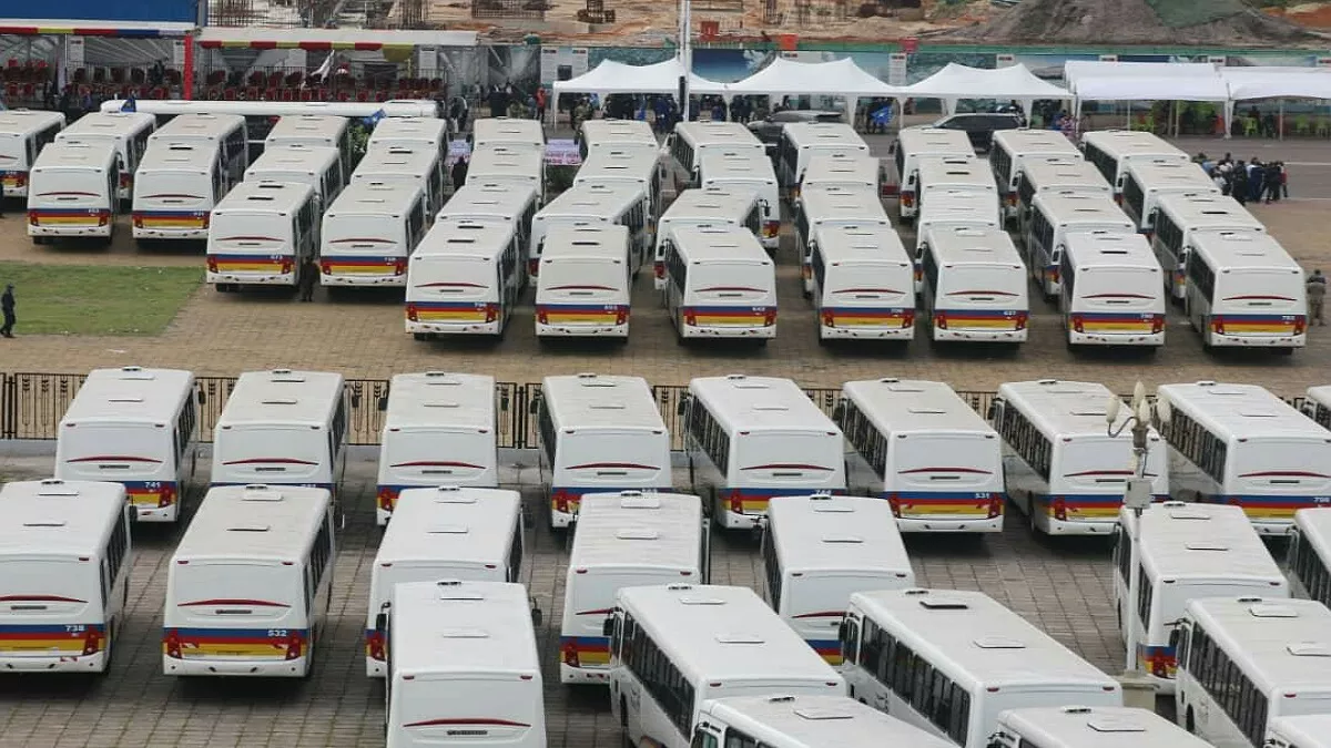 RDC : Félix Tshisekedi remet un lot de bus Transco à la population