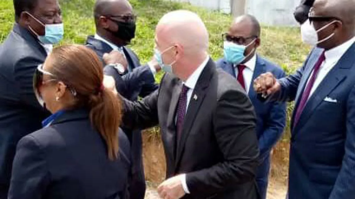 Foot : Le président de la FIFA est à Kinshasa pour échanger avec le Chef de l’Etat Tshisekedi